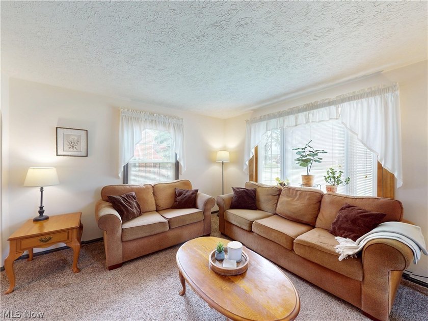 Welcome to this pride-of-ownership Colonial, ideally located - photo 5