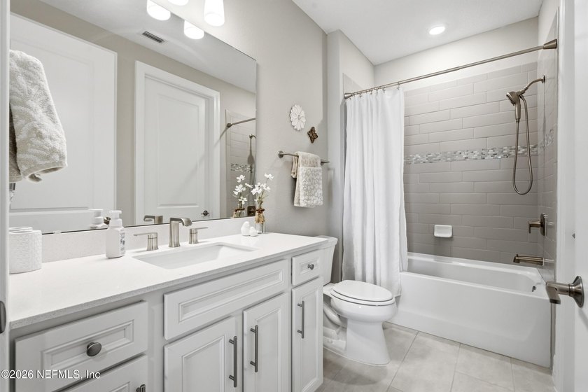 This nearly new, beautifully upgraded 3-bedroom, 2.5-bath home - photo 31