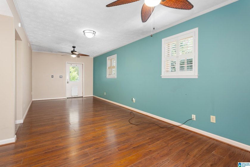 This well maintained 5 bedroom, 4 bathroom, full brick home on a - photo 34