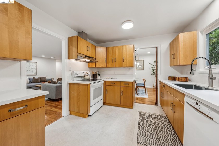 Built in 1968 and on the market for the first time, this - photo 14
