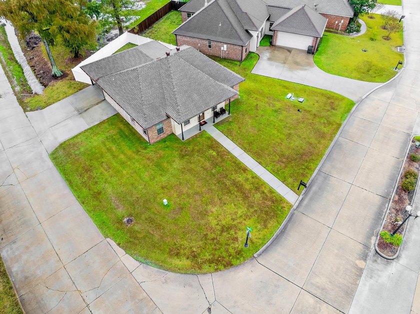 Beautiful home in a great location! Has Flood Policy, but not - photo 2