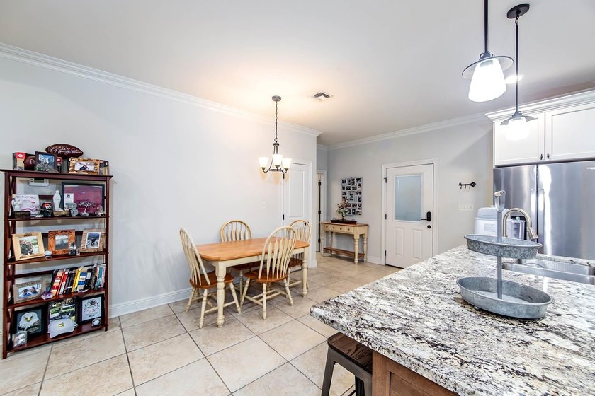 Beautiful home in a great location! Has Flood Policy, but not - photo 6
