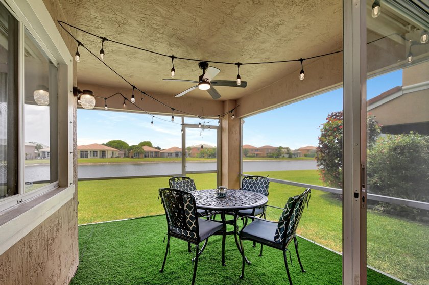 RENOVATED CORNER UNIT: 4BR/2.5BA w/ WATERFRONT FOUNTAIN views in - photo 19