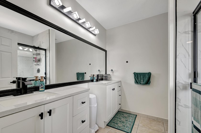 RENOVATED CORNER UNIT: 4BR/2.5BA w/ WATERFRONT FOUNTAIN views in - photo 24