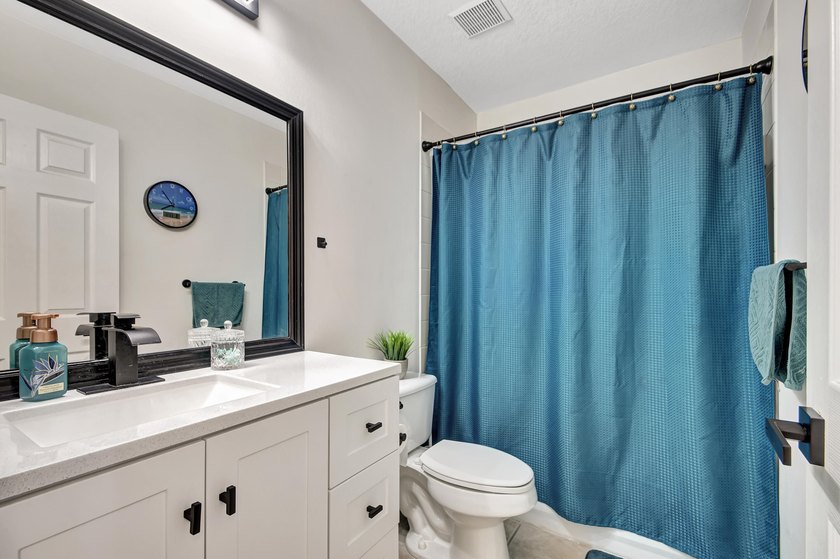 RENOVATED CORNER UNIT: 4BR/2.5BA w/ WATERFRONT FOUNTAIN views in - photo 26
