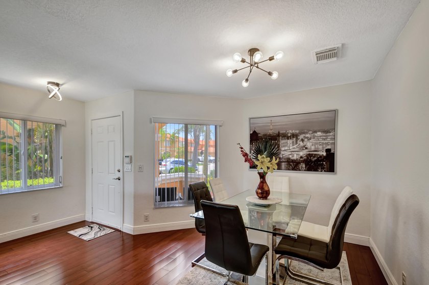 RENOVATED CORNER UNIT: 4BR/2.5BA w/ WATERFRONT FOUNTAIN views in - photo 32