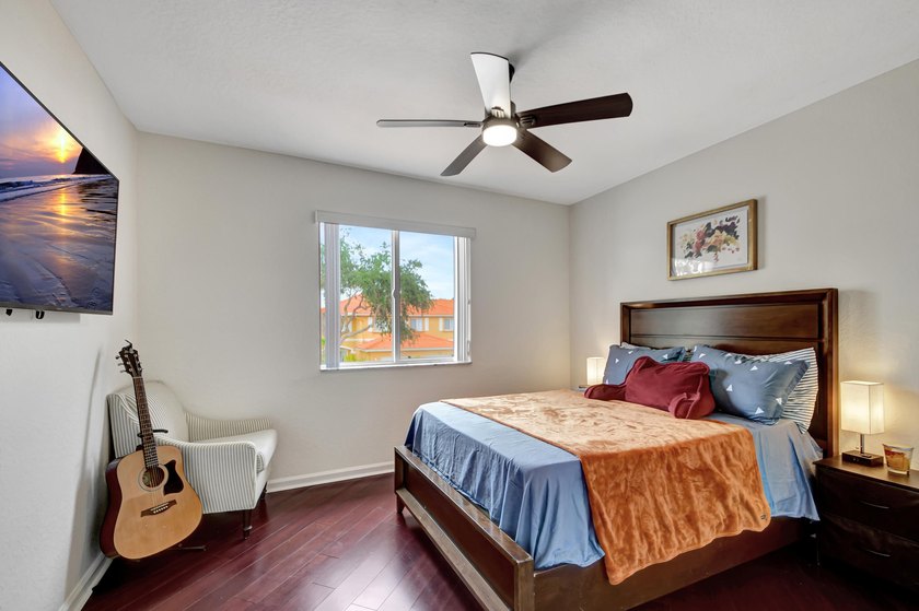 RENOVATED CORNER UNIT: 4BR/2.5BA w/ WATERFRONT FOUNTAIN views in - photo 34