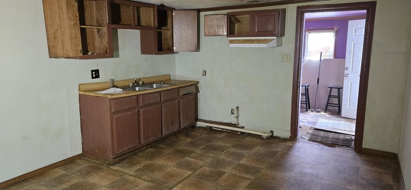 Located in Three Rivers, this 3-bedroom, 1-bath home sits on a - photo 10