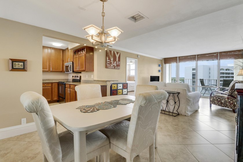 Welcome to one of North Palm Beach's premiere condo buildings - photo 7