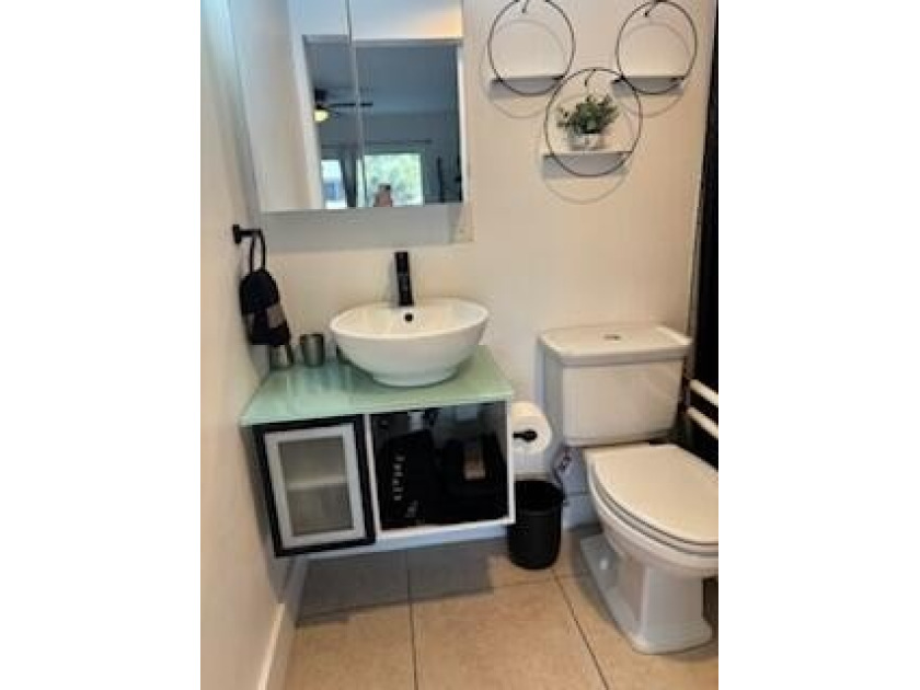 LUXURY STUDIO IN PREMIER INTRACOASTAL HIGH-RISE-FULLY FURNISHED - photo 8