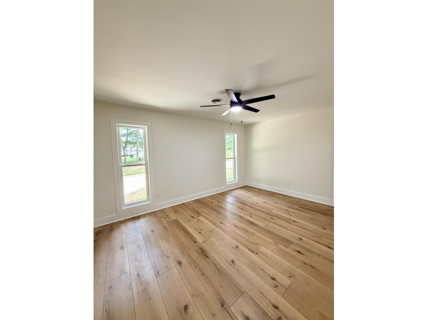 Welcome to this beautiful, completely renovated from top to - photo 16