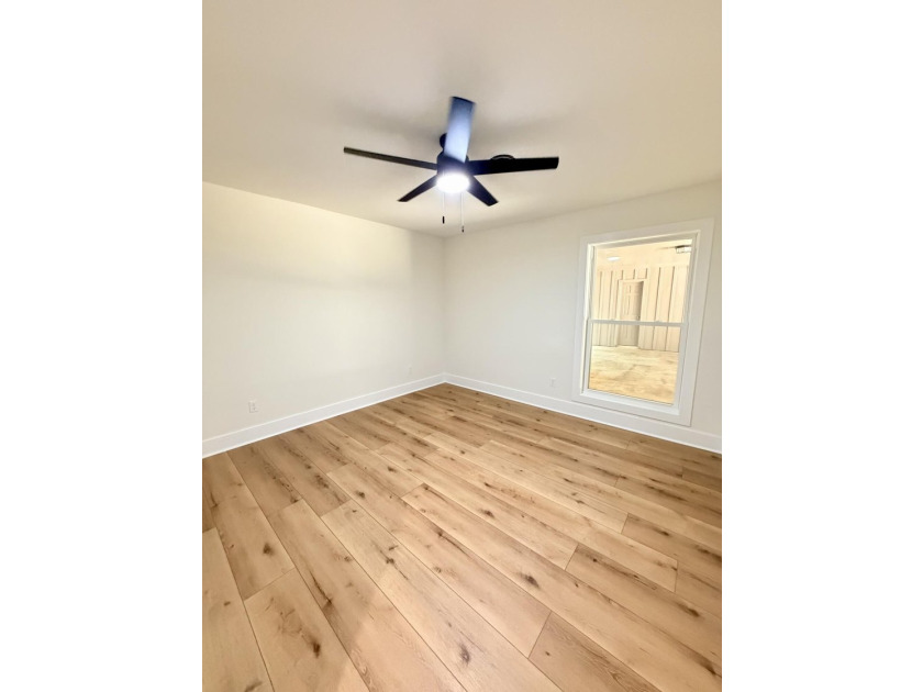Welcome to this beautiful, completely renovated from top to - photo 19