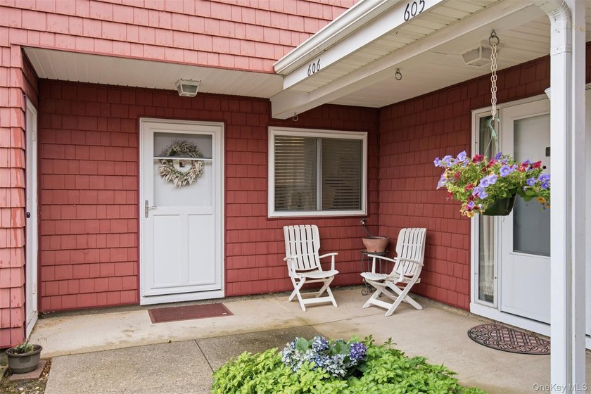 Bright 1 Bedroom Unit in the Highly-Desired Fairfield Saint - photo 2