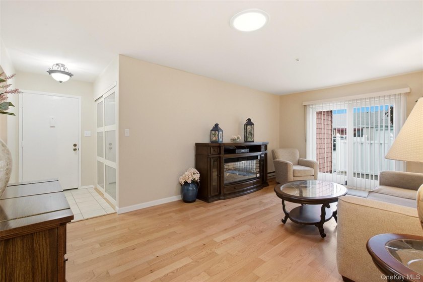 Bright 1 Bedroom Unit in the Highly-Desired Fairfield Saint - photo 5