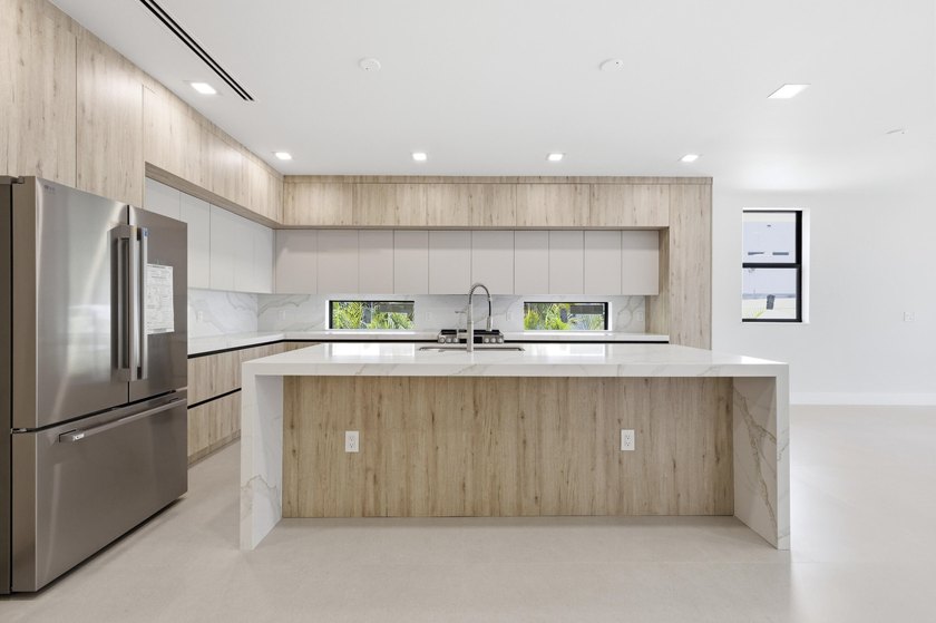 Introducing a newly built 3-bedroom, 3.5-bath luxury townhome in - photo 8