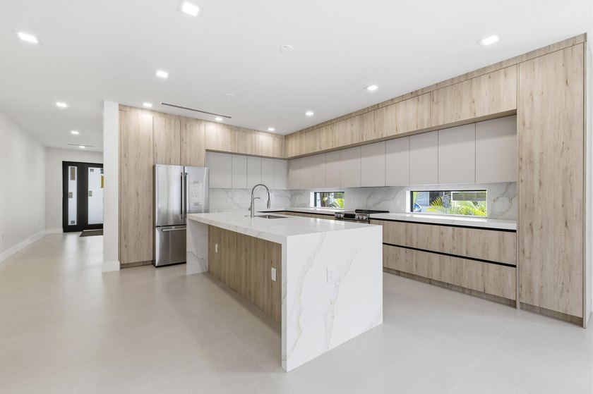 Introducing a newly built 3-bedroom, 3.5-bath luxury townhome in - photo 9