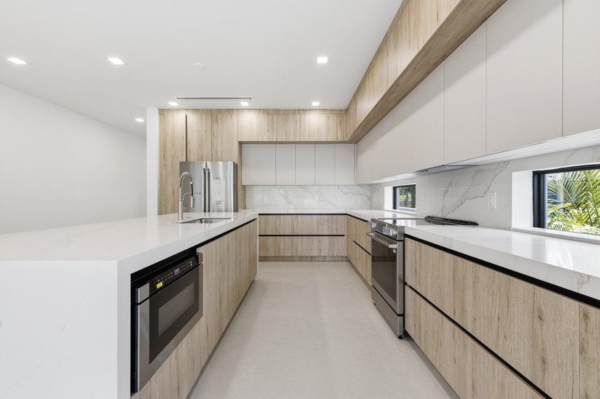 Introducing a newly built 3-bedroom, 3.5-bath luxury townhome in - photo 10