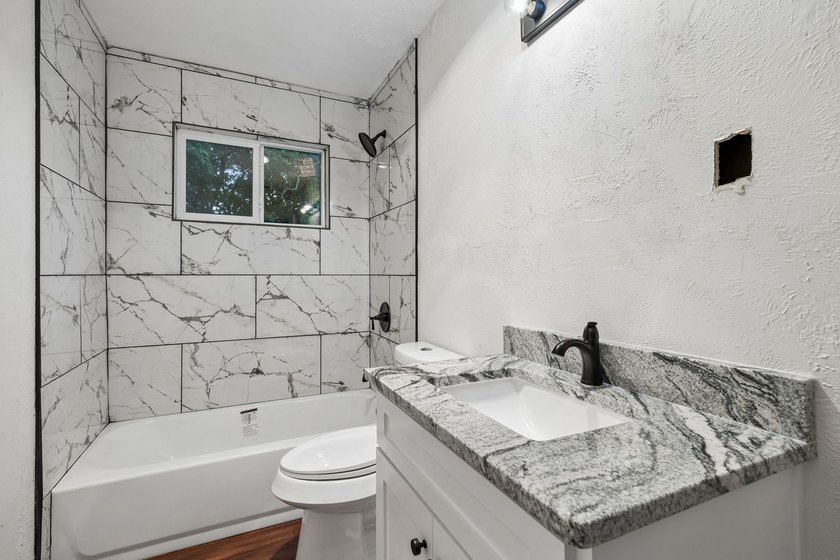 Investor opportunity! Don't miss your chance to own two homes - photo 7