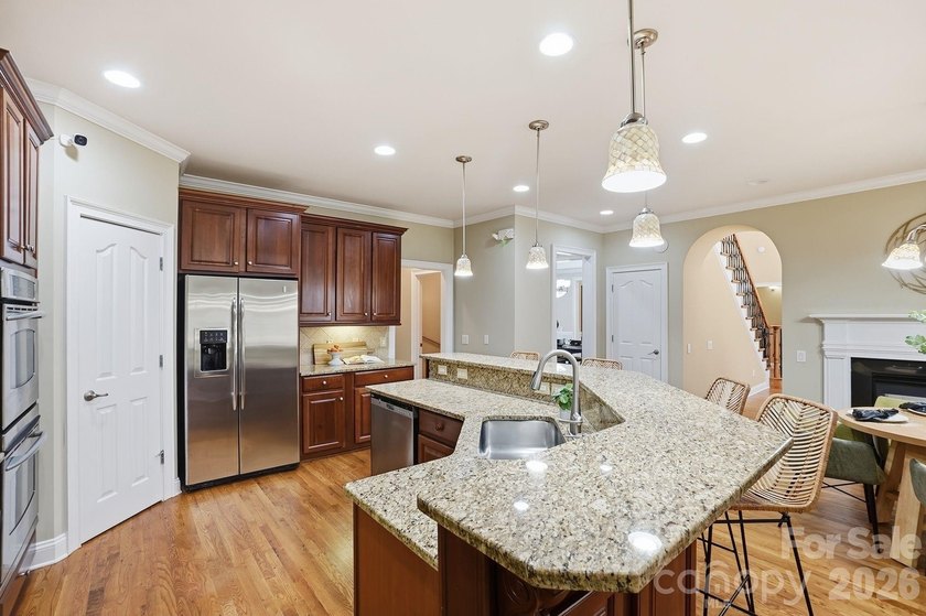 Welcome to this beautifully designed 3-bedroom, 3.5-bath home - photo 11