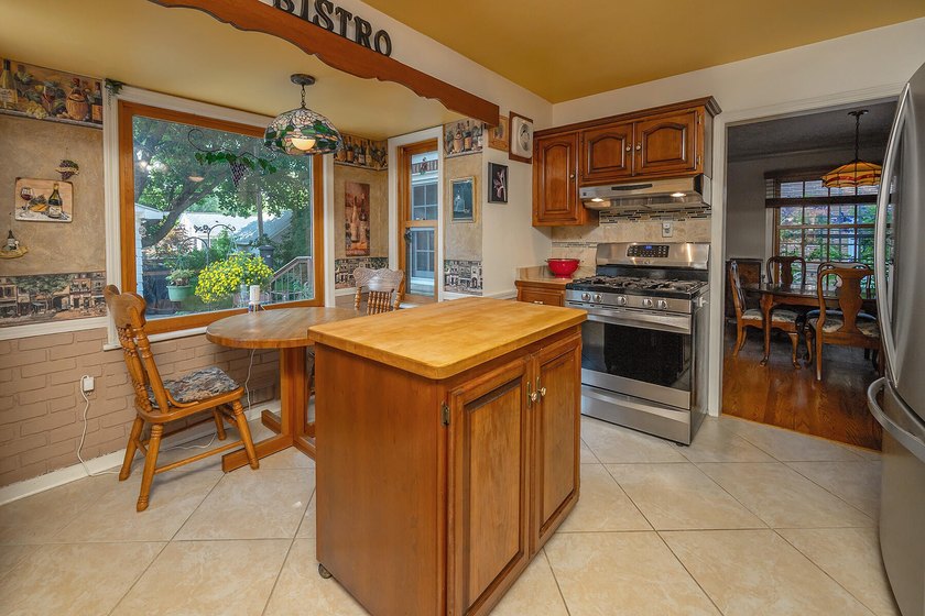Your'e gonna love this handsome brick colonial nestled on a - photo 17