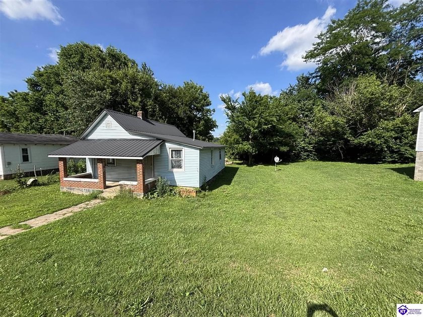INVESTORS!!! Two bedroom and one bathroom. Needs some work. This - photo 18