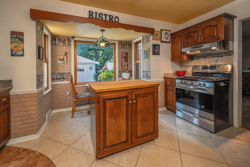 Your'e gonna love this handsome brick colonial nestled on a - photo 20