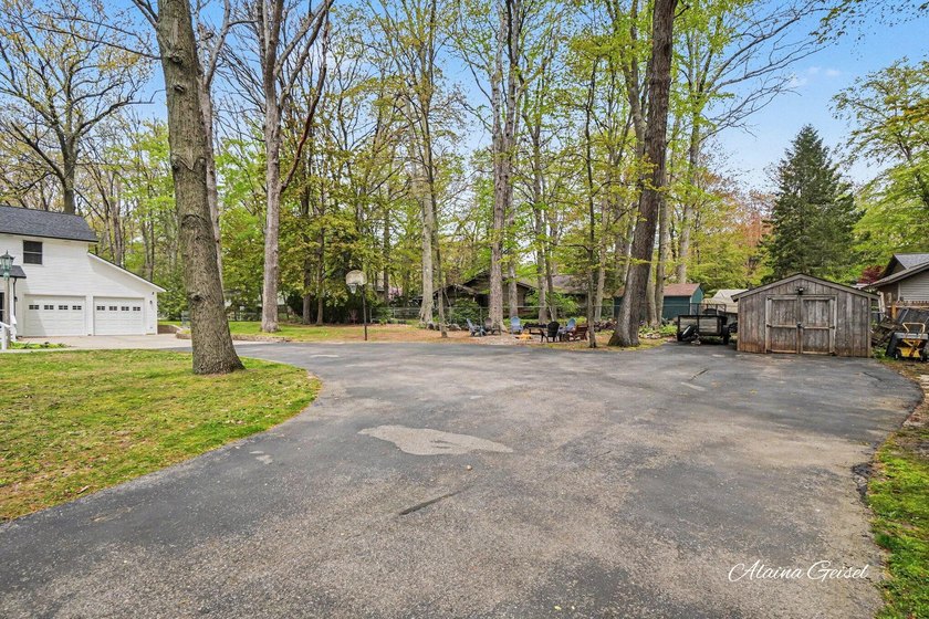 Beautifully updated home in the highly desirable Waukazoo Woods - photo 5