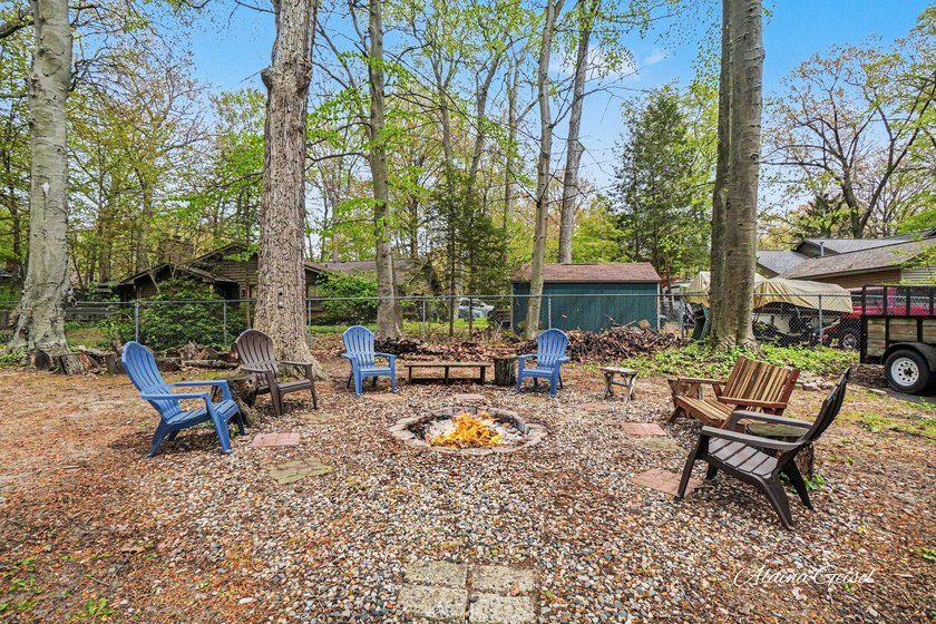 Beautifully updated home in the highly desirable Waukazoo Woods - photo 6