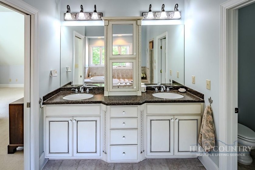 Affectionately known as *Mont Maison* this stunning contemporary - photo 27