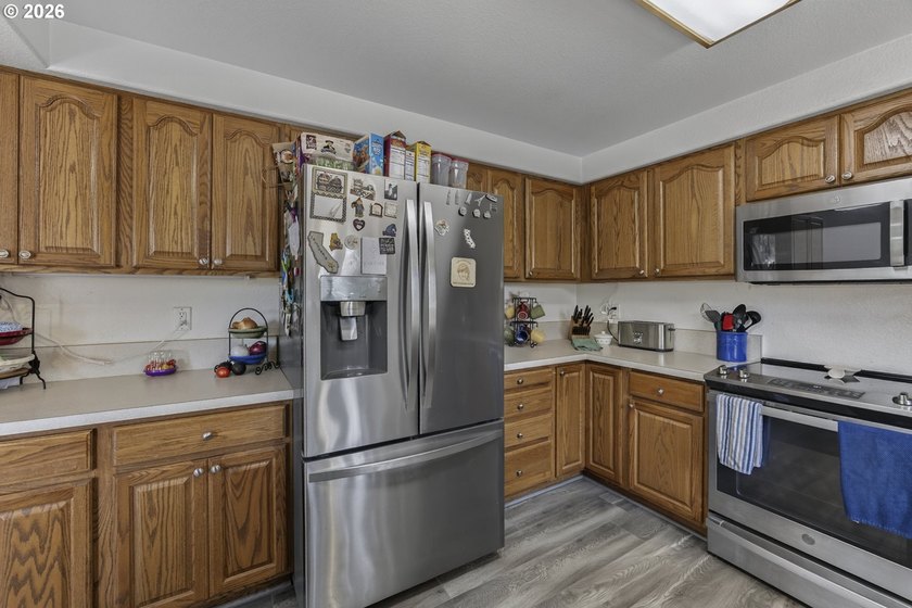Welcome to this beautifully updated 4-bedroom, 2.5-bath home - photo 10
