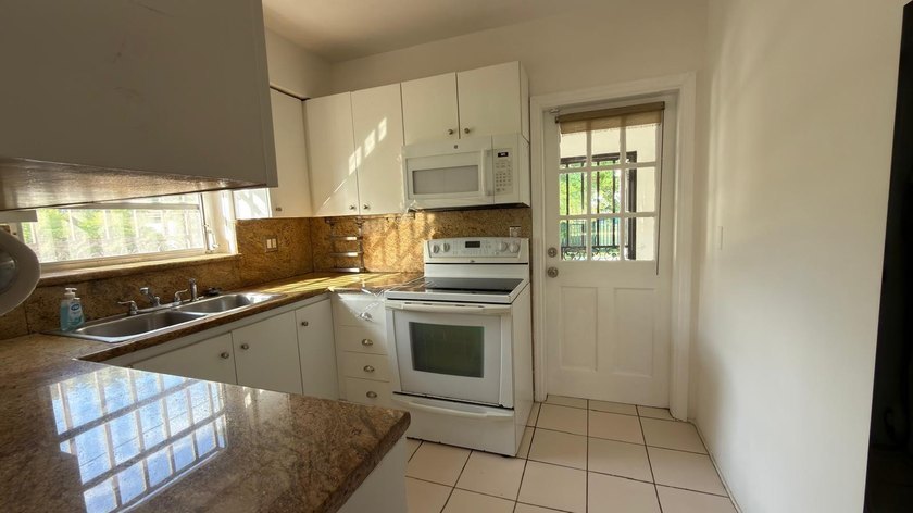Welcome to this charming single-story residence in Brickell - photo 12