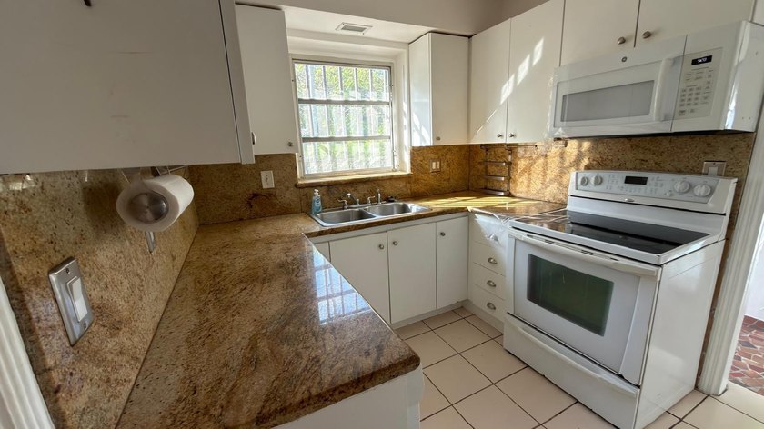 Welcome to this charming single-story residence in Brickell - photo 15