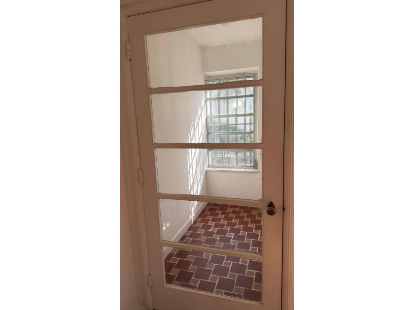 Welcome to this charming single-story residence in Brickell - photo 22
