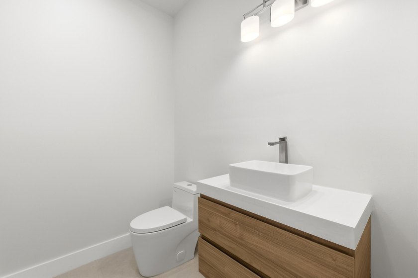 A refined new construction residence in historic Sailboat Bend - photo 8
