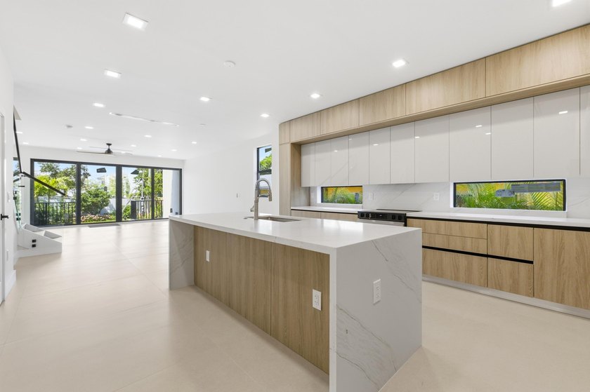 A refined new construction residence in historic Sailboat Bend - photo 9