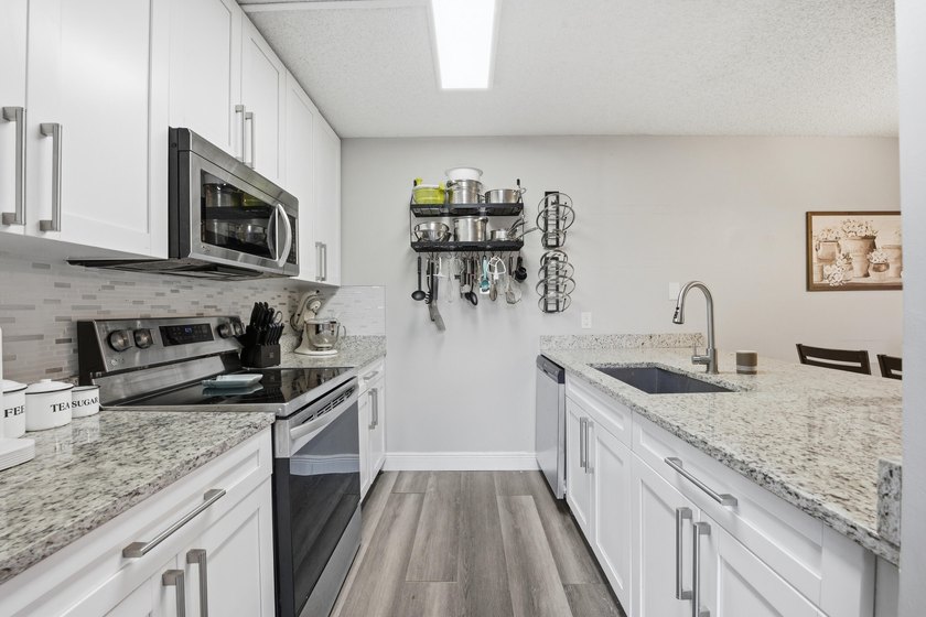 Beautifully updated 3-bedroom, 2.5-bath home in the highly - photo 10