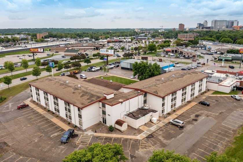 Outstanding opportunity for a centrally located Rochester, MN - photo 4