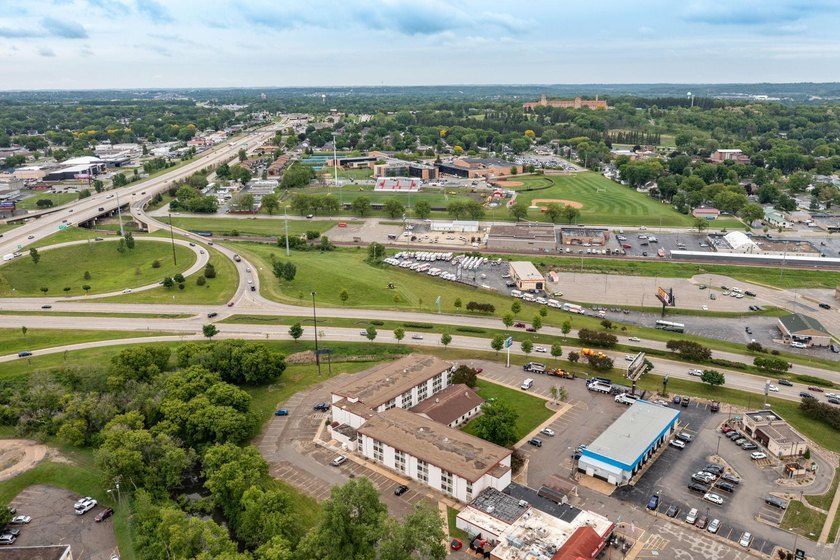 Outstanding opportunity for a centrally located Rochester, MN - photo 9