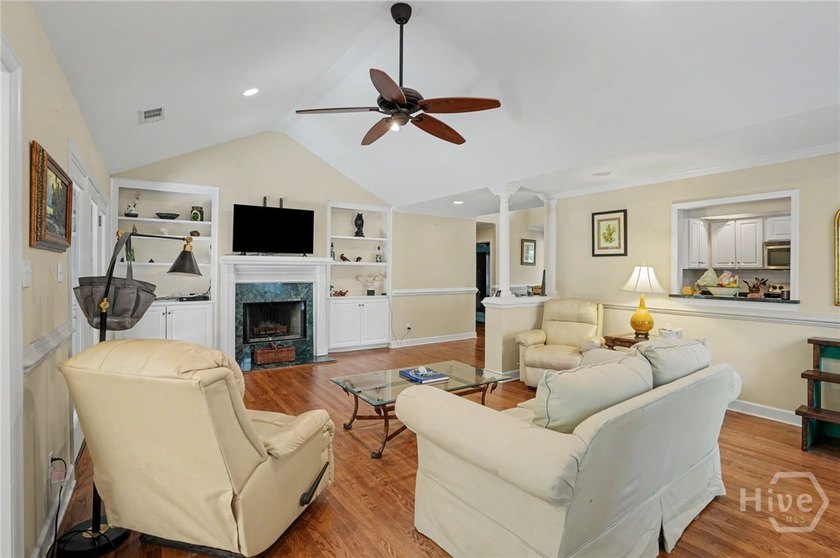 Nicely designed 3-bedroom, 3.5-bath patio home with an ideal - photo 11