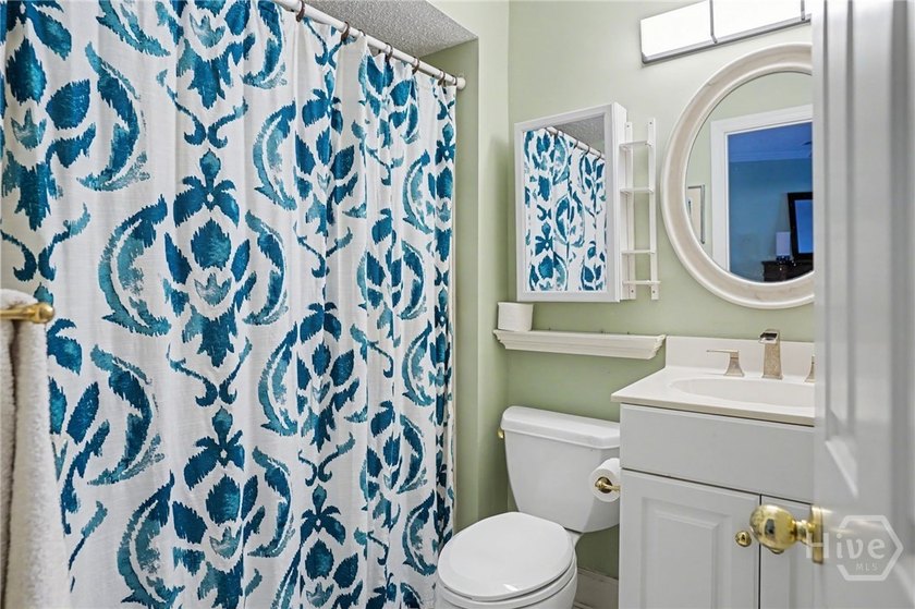 Nicely designed 3-bedroom, 3.5-bath patio home with an ideal - photo 23