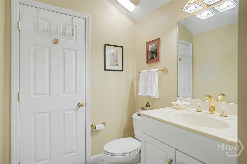 Nicely designed 3-bedroom, 3.5-bath patio home with an ideal - photo 26
