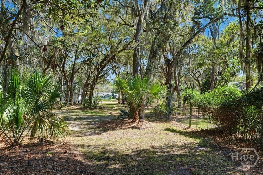 Nicely designed 3-bedroom, 3.5-bath patio home with an ideal - photo 31