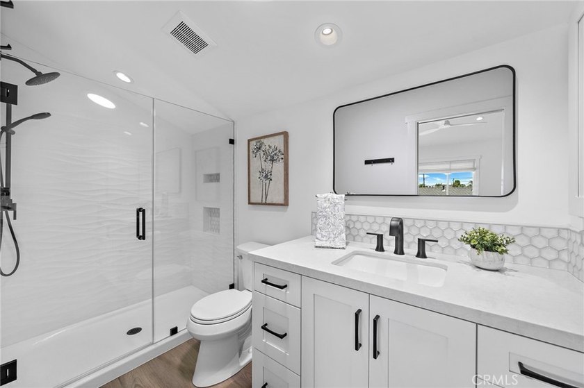 Pristine one of a kind customized Dutch Haven Marina home. This - photo 33