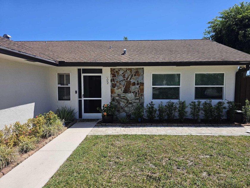 Beautiful single family pool home in La Mancha Royal Palm Beach - photo 6