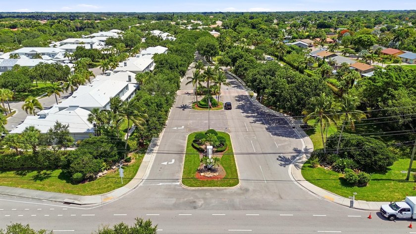 Move-In Ready 3-Bedroom Townhome! Freshly painted and - photo 28