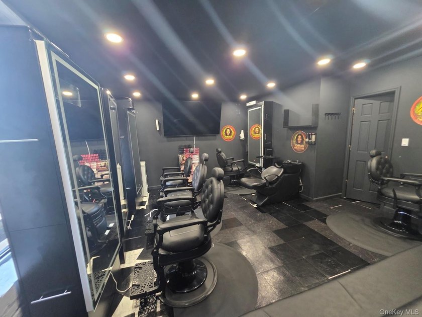 Multi-Service Business for Sale An exceptional opportunity to - photo 4