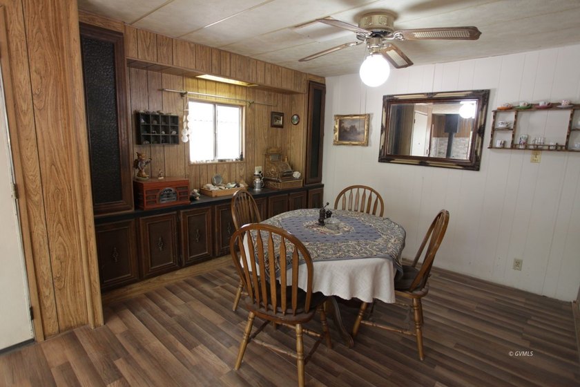 Welcome to country living at its finest! This charming 3-bedroom - photo 8