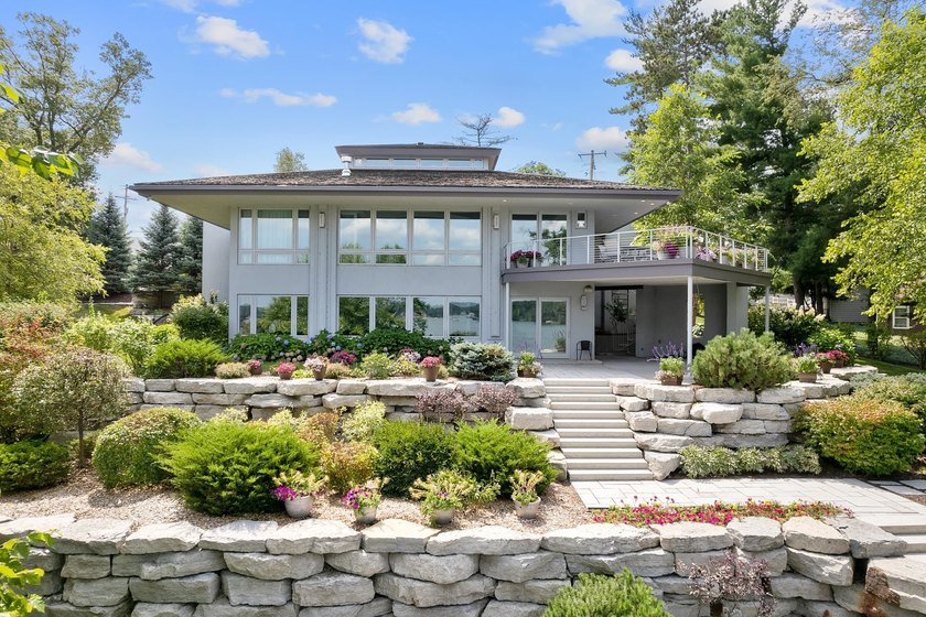 This stunning ranch home, designed by James R. Dresser in the - photo 3