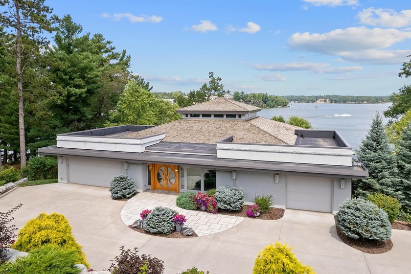 This stunning ranch home, designed by James R. Dresser in the - photo 4