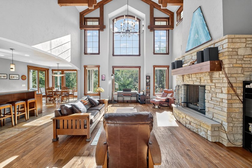 Stunning 4,700sqft custom Craftsman home on a prime .58-acre lot - photo 7